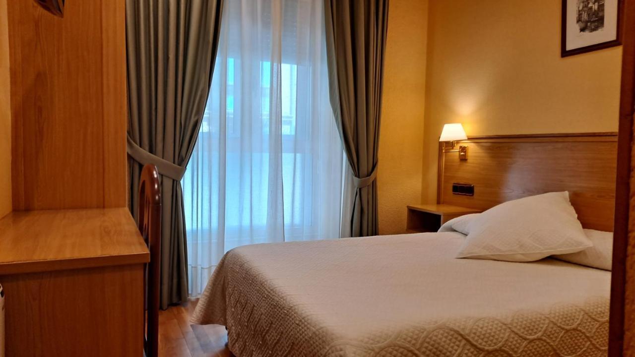 Pension La Concha Сан Себастиан Екстериор снимка